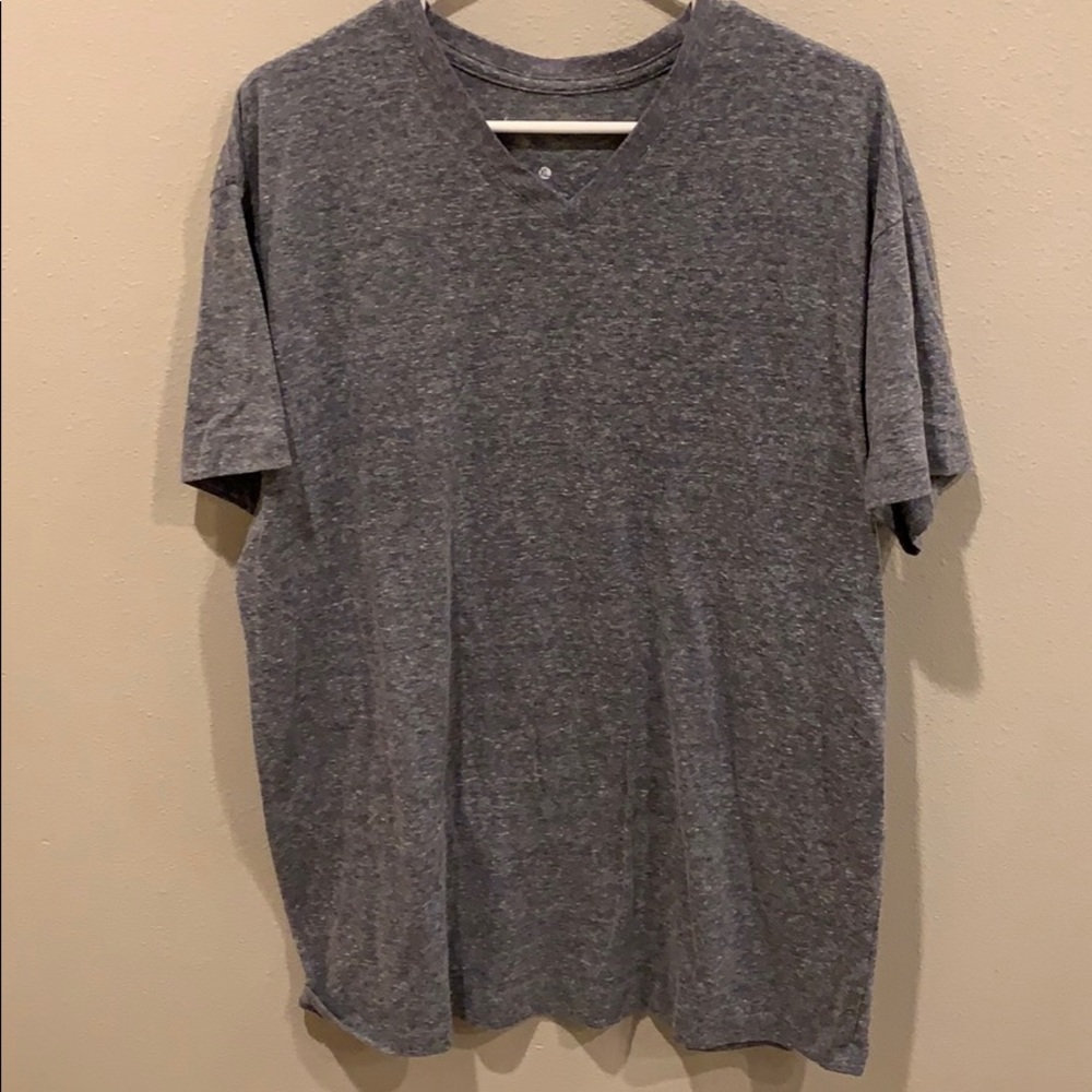 Men’s XL V-Neck Shirt